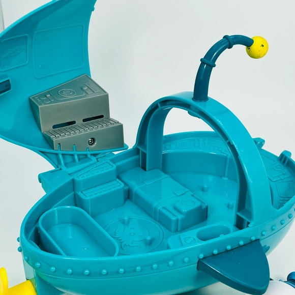 Octonauts Gup A  Mission Vehicle Submarine W/Captain Barnacle Figure NO WINDOW - Picture 8 of 9